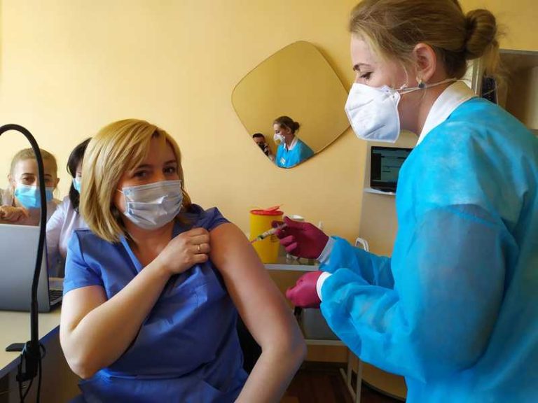 У Бориславі розпочалася вакцинація від коронавірусу