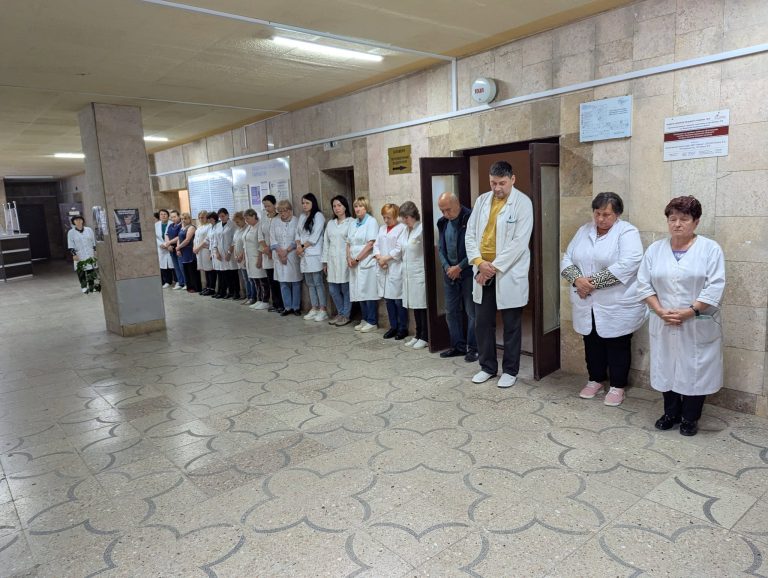 У КНП “ЦМЛ м. Борислава” вшанували загиблих медиків хвилиною мовчання